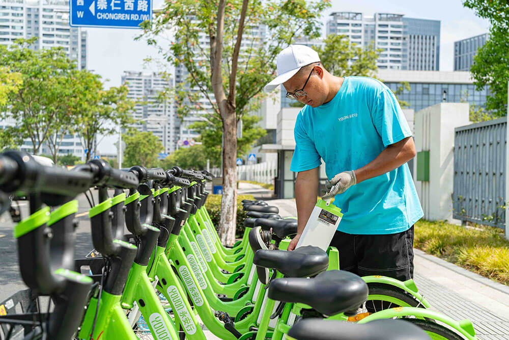 換電維?！伴W電俠”：守護(hù)城市“綠色脈動(dòng)”