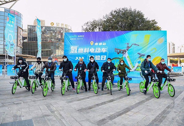 1分鐘換氫棒，續(xù)航70公里，天冷不“縮水”丨氫燃料共享單車通城“嘗鮮”