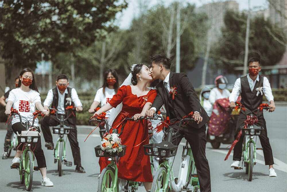 助力車變婚車，騎出獨特浪漫